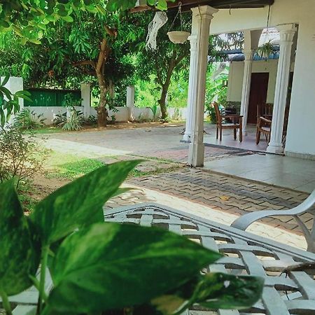 Sidhangana Home Stay Anuradhapura Bagian luar foto