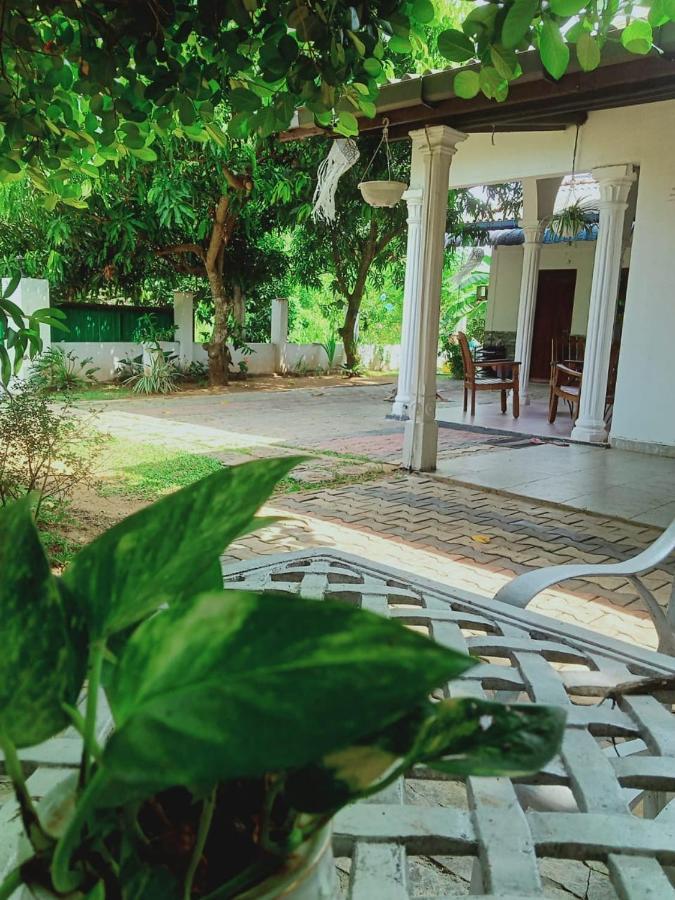 Sidhangana Home Stay Anuradhapura Bagian luar foto