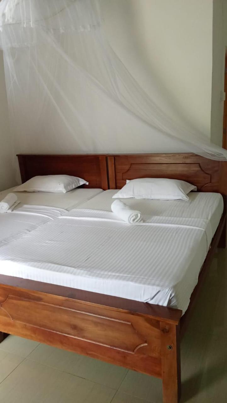Sidhangana Home Stay Anuradhapura Bagian luar foto